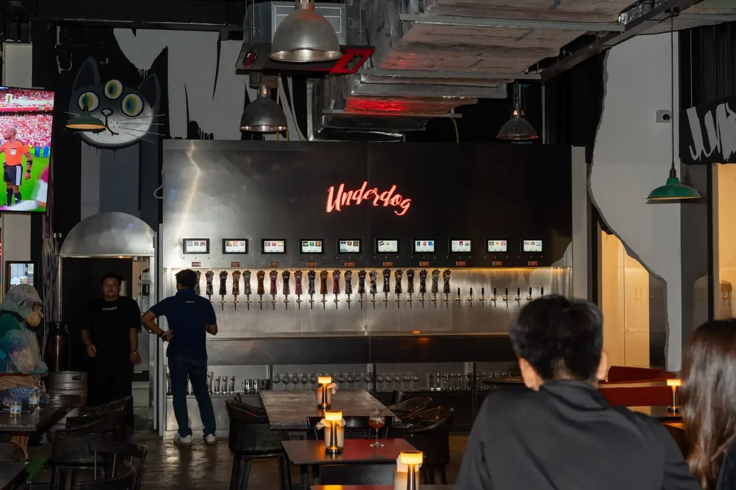 ห้องนั่งในร้าน Underdog พัฒนาการ