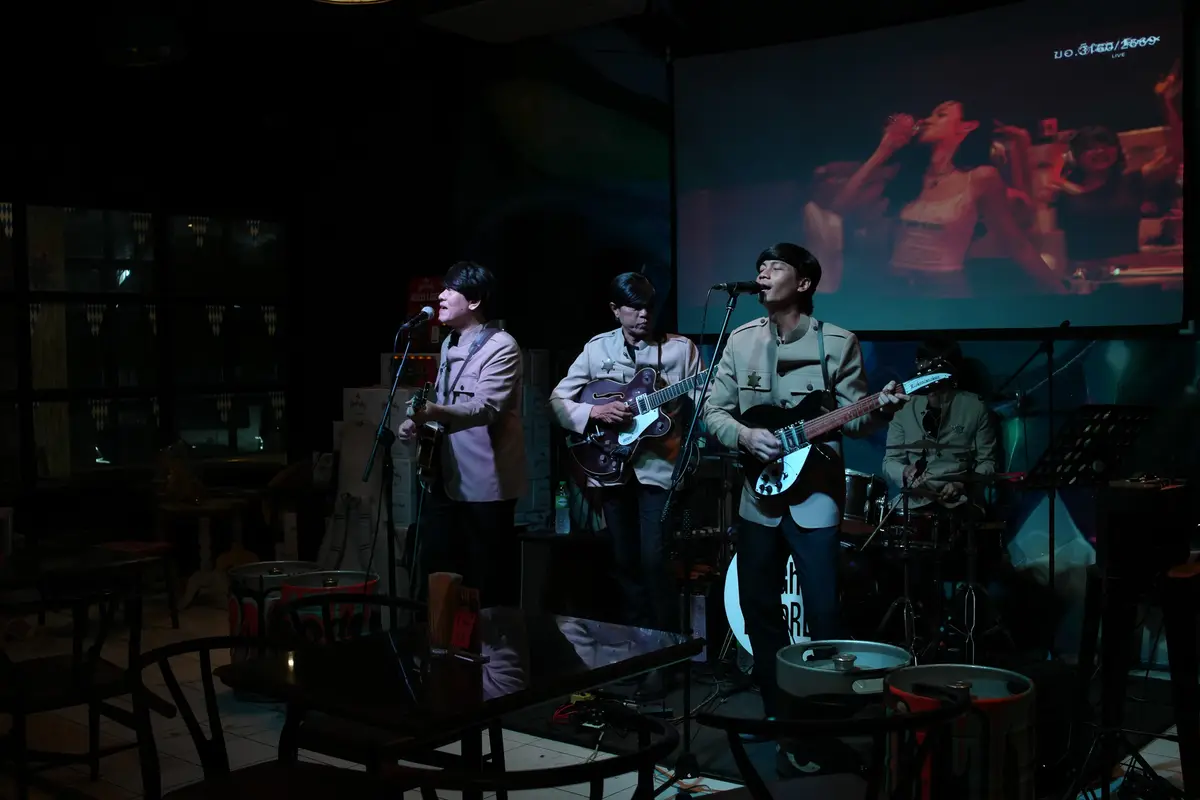 วงดนตรีสดที่ Underdog เทพารักษ์