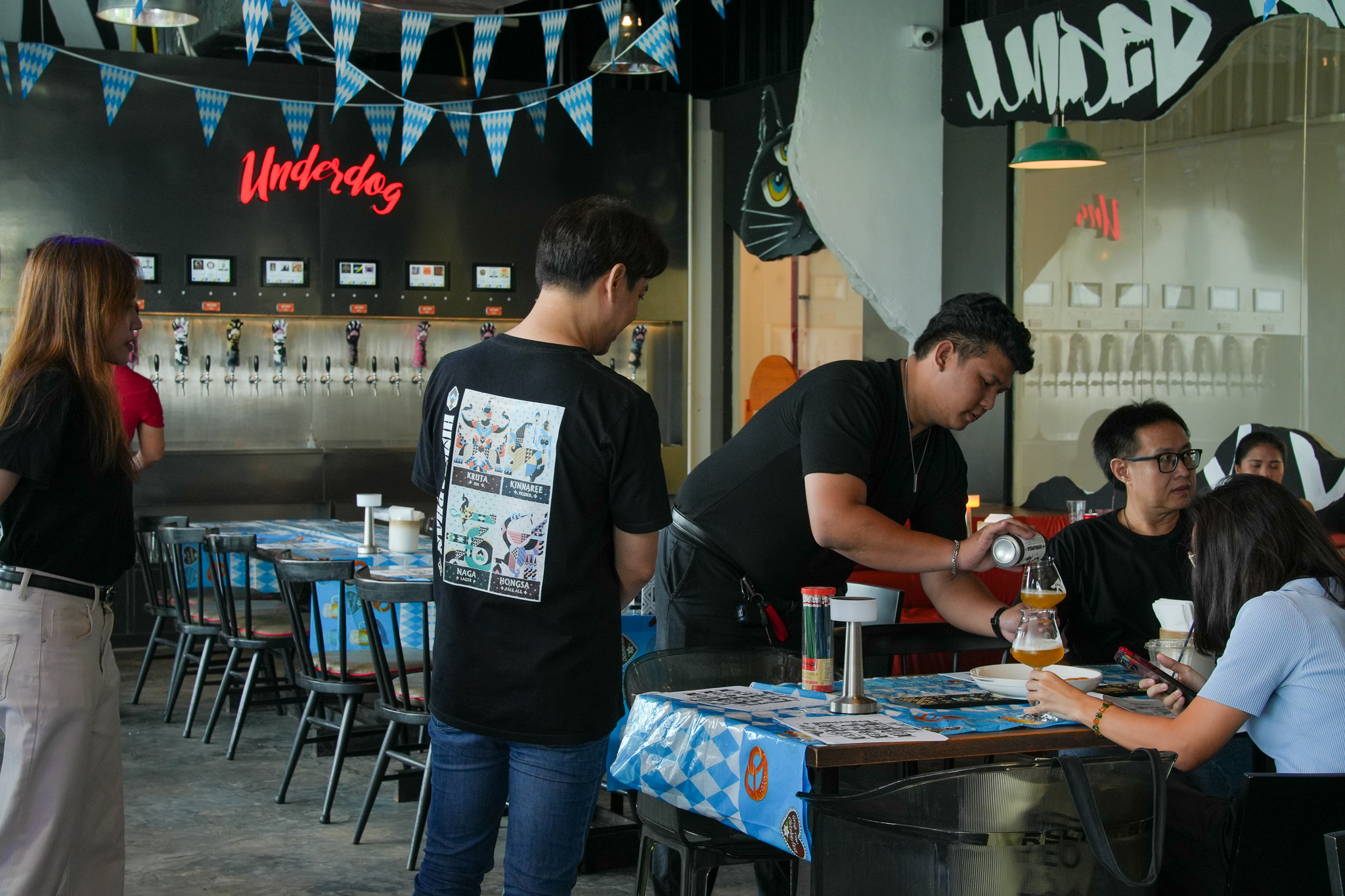 Himmaphan Tasting — เทเบียร์ให้แขก